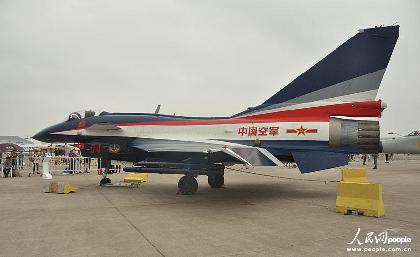 組圖:人民網(wǎng)記者近看中國空軍殲-10表演機(jī)